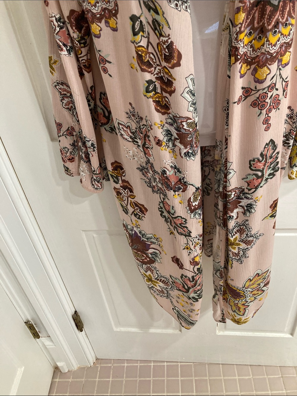 Knox Rose Pink Floral Open Front Kimono - Picture 4 of 7